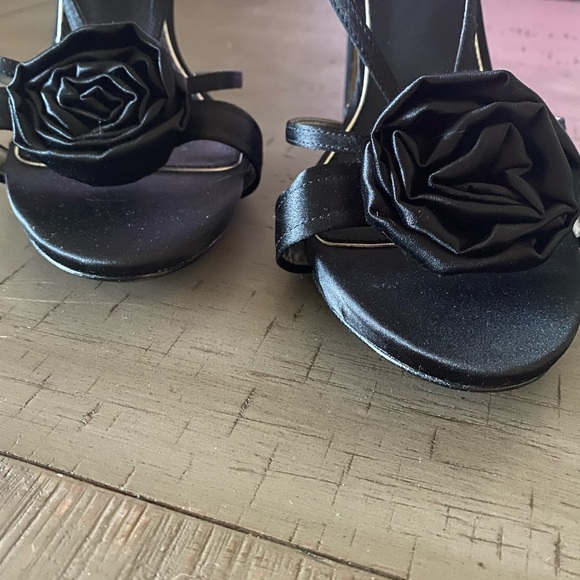 Max Studio Black Rosette Strappy Heeled Sandals - Picture 3 of 6